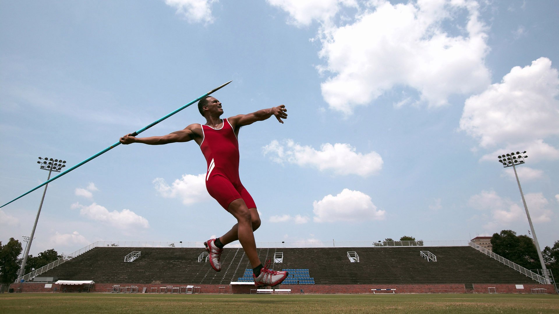 田径赛场焦点！美国队对阵克罗地亚队，战况跌宕起伏，悬念直到终场